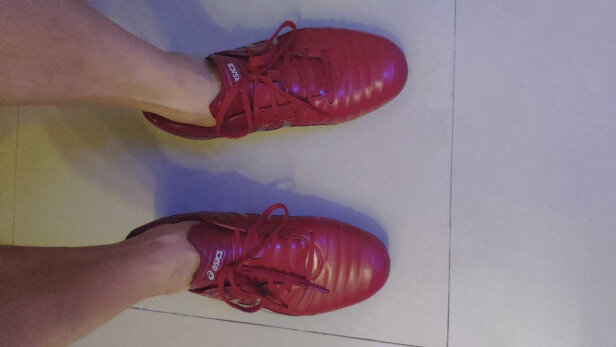 足球鞋磨脚掌(足球鞋磨脚面怎么办)