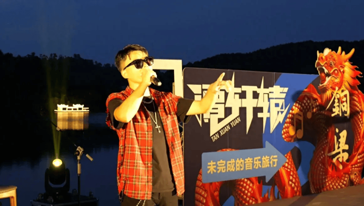 重庆直播足球(重庆足球比赛2021)